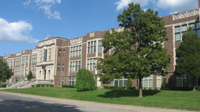 File:Louisville Male High School, old building.jpg - Wikimedia Commons What is the school's code for full sail university